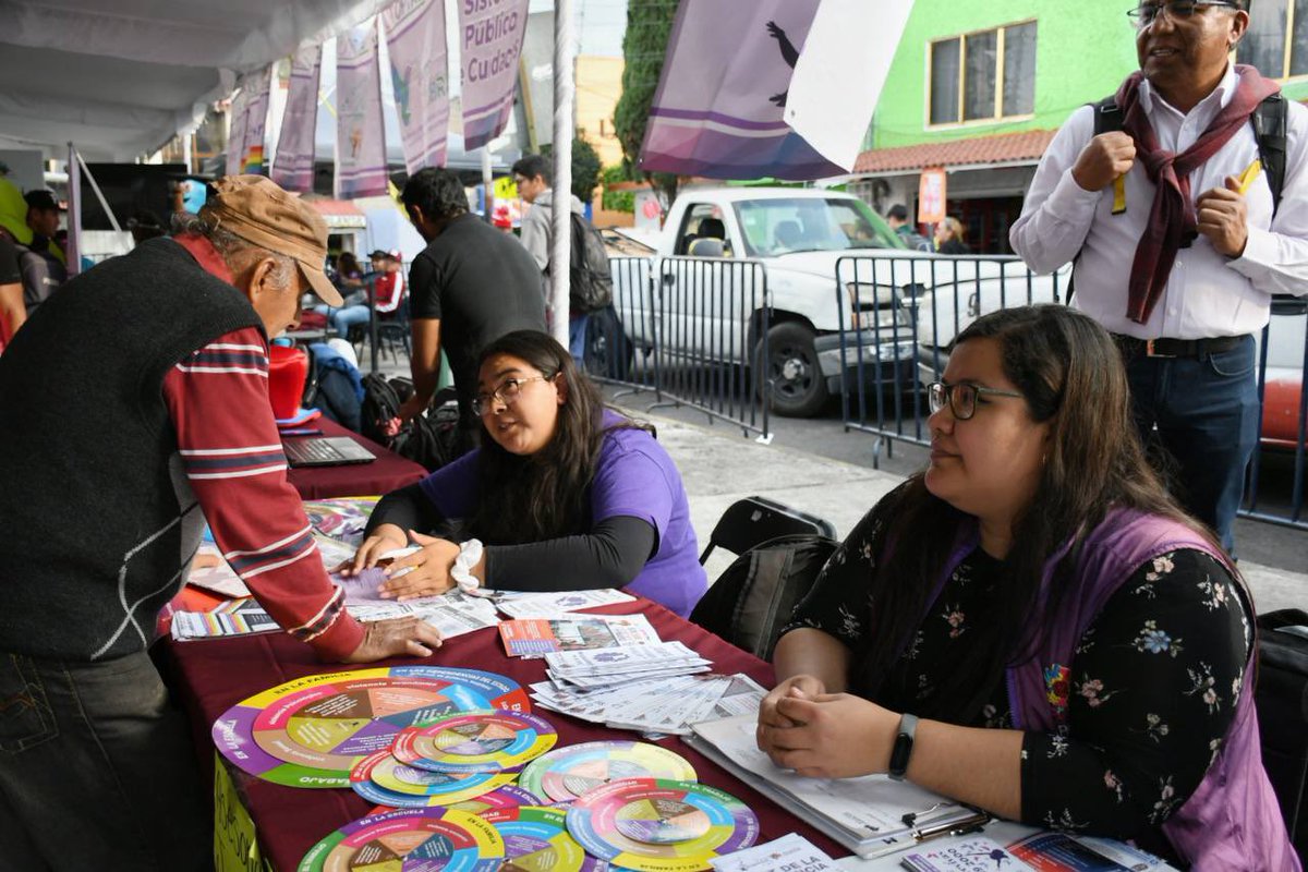 Alc_Iztapalapa's tweet photo. El programa #CasaXCasa continuó esta tarde en las colonias #RealDelMoral y #OrtizTirado acercando a l@s vecin@s el #FestivalDeLasUtopías, donde pudieron disfrutar de talleres de manualidades, ludoteca, inscripciones para la escuela de cine y fotografía, y entretenimiento en vivo. https://t.co/RvrCTQH281