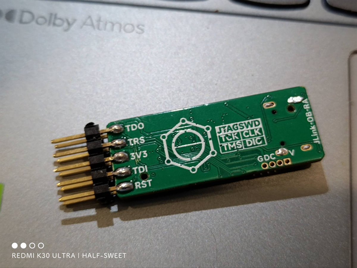 _HalfSweet's tweet image. This is a very delicate J-Link, just 35*13.5mm in size. And you can swap UART and SWD signals in hardware by touching it.

#JLink