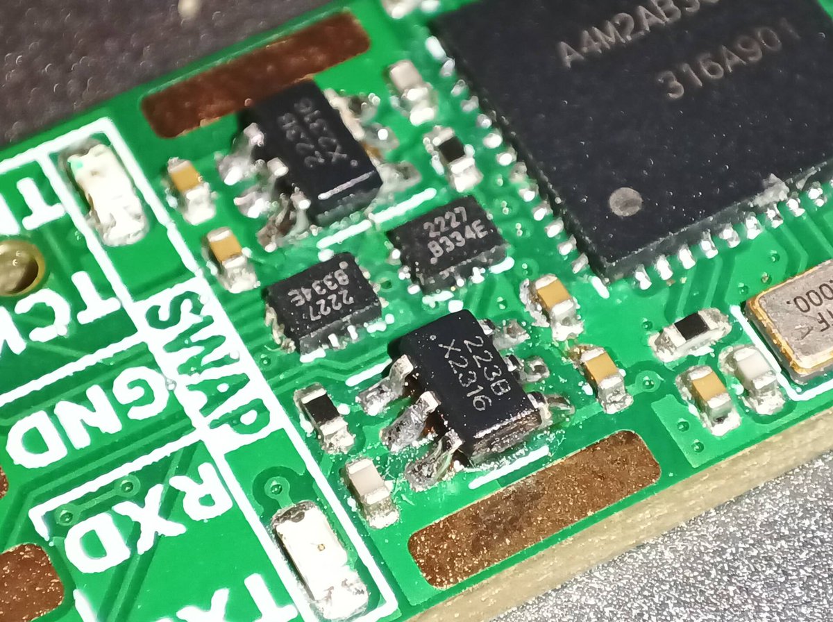 _HalfSweet's tweet image. This is a very delicate J-Link, just 35*13.5mm in size. And you can swap UART and SWD signals in hardware by touching it.

#JLink