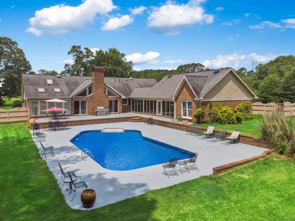 rentbyhost's tweet photo. Paradise found! ๐ดโ๏ธ Your dream getaway awaits at our Beach Chairs House in Fayetteville, Georgia. Dive into luxury with a private pool and create memories that last a lifetime. ๐ก๐๏ธ #rentbyhost #rentals #rentalsByOwner #ownerdirect #vacationByOwners
https://t.co/gEiMdOmBaV https://t.co/MyWoFvzhVI