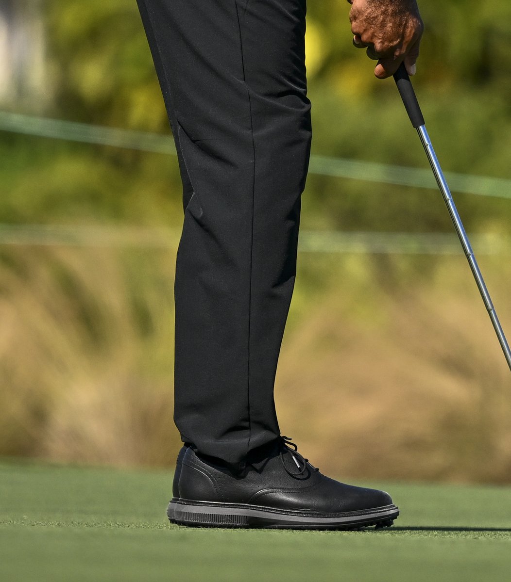 jonathanrwall's tweet photo. Tiger's shoe situation has taken some wild turns in the span of 24 hours. Shows up yesterday wearing some sort of black prototype (likely Nike). Plays today's pro-am in a pair of white FootJoys. I give up trying to figure this one out... 🙃 https://t.co/LcuHpzZhG5