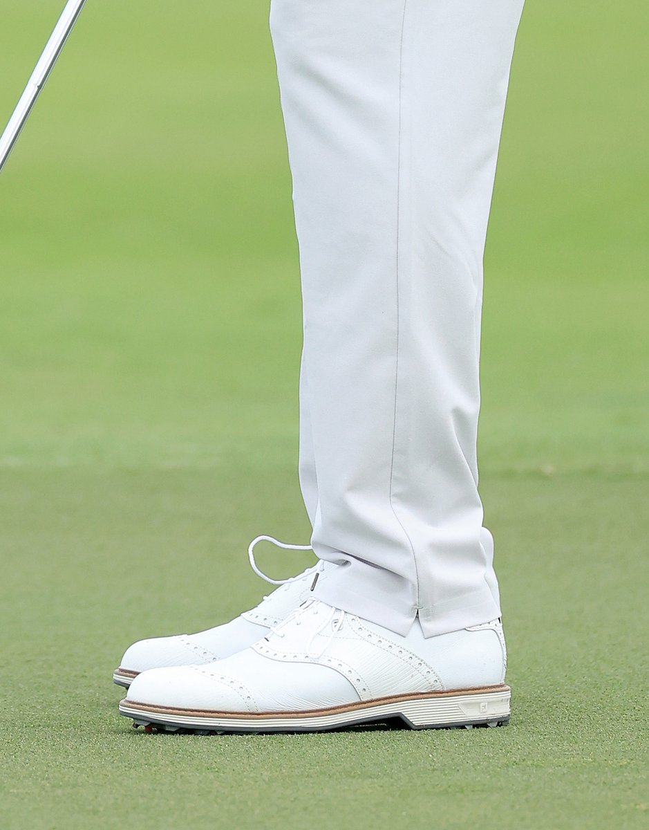jonathanrwall's tweet photo. Tiger's shoe situation has taken some wild turns in the span of 24 hours. Shows up yesterday wearing some sort of black prototype (likely Nike). Plays today's pro-am in a pair of white FootJoys. I give up trying to figure this one out... 🙃 https://t.co/LcuHpzZhG5