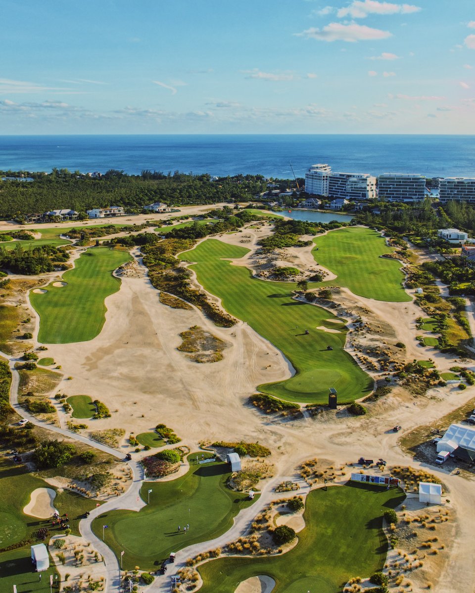 🐅 Hosted by @TigerWoods 📐 Designed by @TheBig_Easy ⛳️ Par 72, 7,449 yards There are no shortage of breathtaking views at Albany Golf Club.