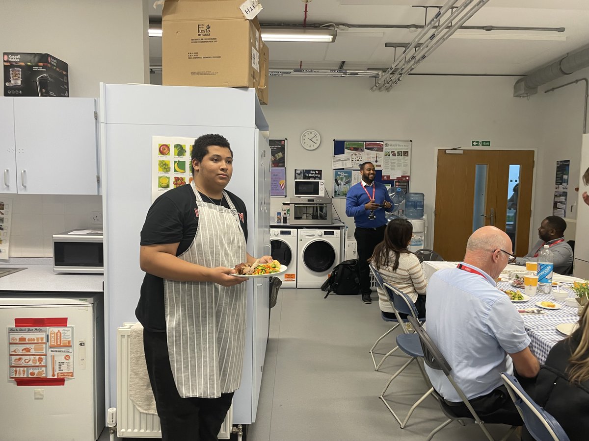 EastSurreyColl's tweet photo. π Highlights of last week's LSK students.π
π½οΈ Get Ready students excelled in the global enterprise challenge, impressing staff with their fantastic food and atmosphere.π
#EastSurreyCollege #LSKSuccess #GlobalChallenge #FestiveFeast https://t.co/hdsKgAeNCs