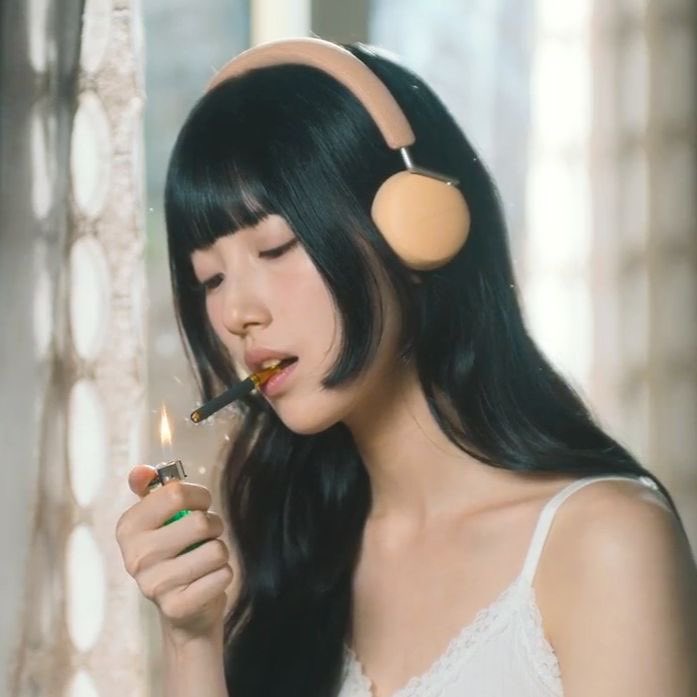 Cloveroxox1's tweet photo. I don't like cigarettes except for her.

🎞️Doona! (2023) #Netflix 

#baesuzy #suzy #doona https://t.co/0dmNWTBznQ