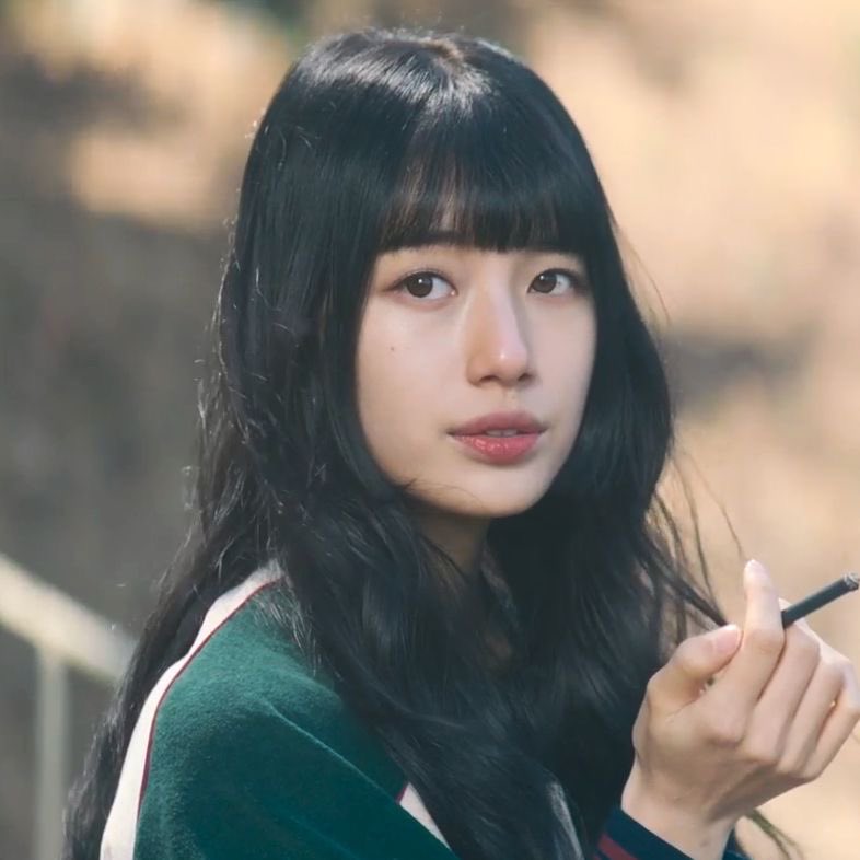 Cloveroxox1's tweet photo. I don't like cigarettes except for her.

🎞️Doona! (2023) #Netflix 

#baesuzy #suzy #doona https://t.co/0dmNWTBznQ
