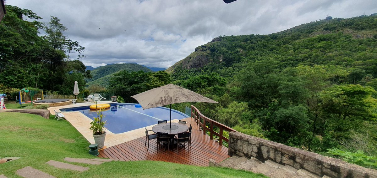 DrRemingman's tweet image. Other people go on a pilgrimage to religious sites. As a #stupidwife fan, the Valu mansion is my holy place🤷‍♀️🙏