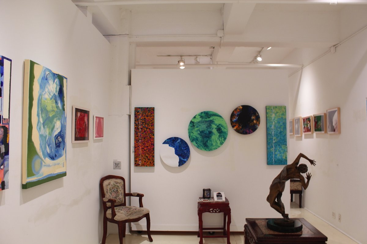 AmsterdamWhitny's tweet photo. DEEPA KULKARNI's polychromatic, abstract paintings invite us on an artistic journey of sensory exploration, as her inner creative vision poses a perceptual visual riddle.
#AbstractPainting #IndianArt #ChelseaPainting #HighlineArt #MuseumArt https://t.co/9nJzCbBrKv
