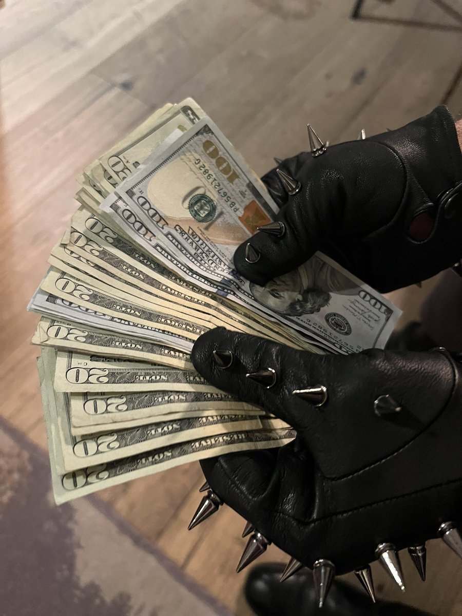 findommaster36's tweet photo. Subs who arrive with a fat wallet 💵 get the full force of ➡️ my #cashcock 😈  
 #cashmaster #alphamale #findom #alphacock #finsub #gloveddom #glovefetish https://t.co/iCe08CfRjL