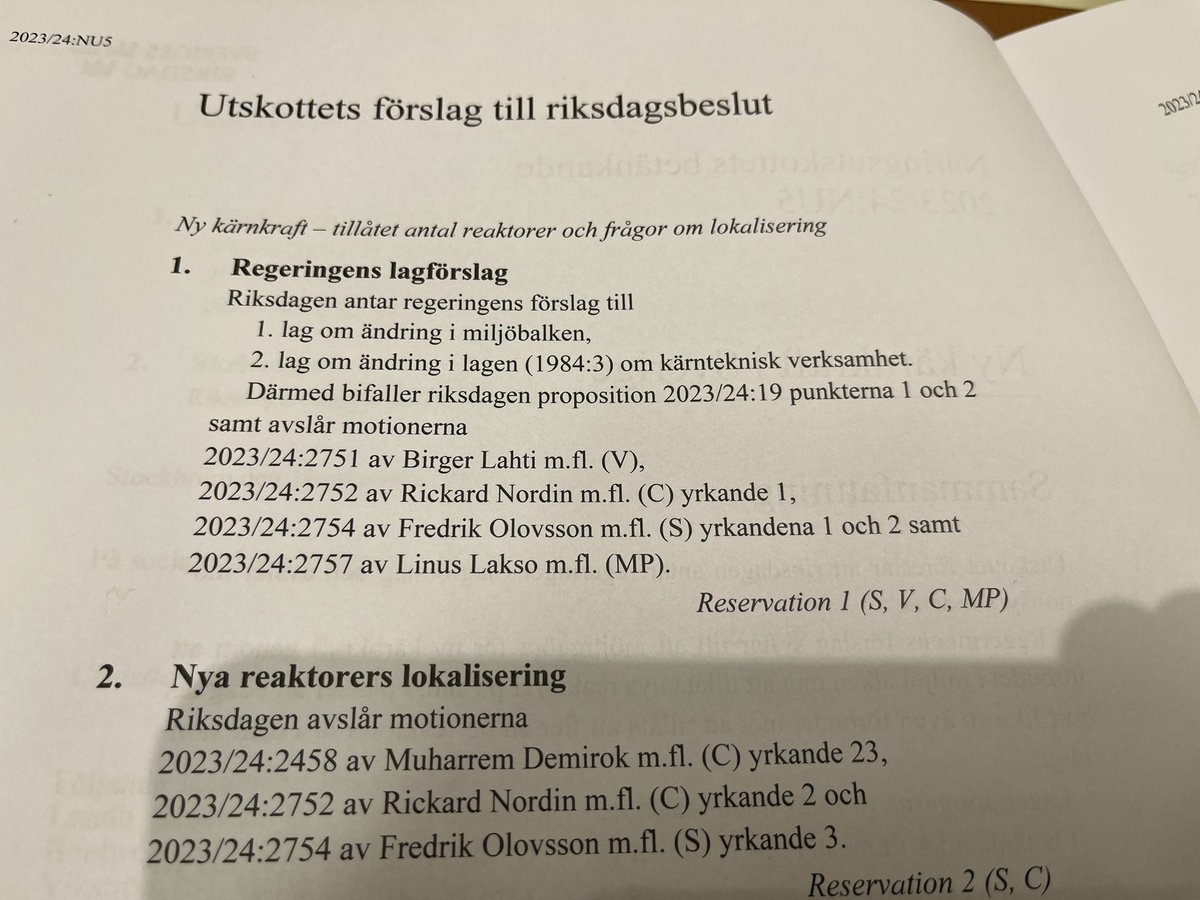 En majoritet i Sveriges riksdag har nu röstat fram  möjlighet till ny kärnkraft i sverige! En varm applåd efter beslutet 💯