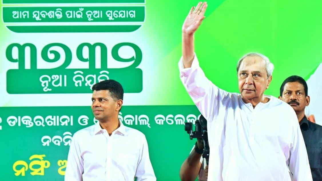 CMO_Odisha's tweet photo. ବଳିଷ୍ଠ ହେଉଛି ଗୁଣାତ୍ମକ ସ୍ୱାସ୍ଥ୍ୟସେବାର ସଙ୍କଳ୍ପ। ରାଜ୍ୟର ବିଭିନ୍ନ ମେଡିକାଲ କଲେଜ ଓ ଡାକ୍ତରଖାନାରେ ୩୭୩୨ ଜଣ ନର୍ସିଂ ଅଫିସର ଯୋଗ ଦେଇଛନ୍ତି। ରୋଗୀ ସେବା ପରି ଏକ ମହାନ ସେବାରେ ଯୋଗ ଦେଇଥିବାରୁ ମୁଖ୍ୟମନ୍ତ୍ରୀ ଶ୍ରୀ @Naveen_Odisha ନୂଆ ଅଧିକାରୀମାନଙ୍କୁ ଓ ସେମାନଙ୍କ ପରିବାରକୁ ଶୁଭେ���୍ଛା ଜଣାଇଛନ୍ତି।     

ପଣ୍ଡିତ ଗୋପବନ୍ଧୁ ଦାସ, ଫ୍ଲୋରେନ୍‌ସ ନାଇଟେଙ୍ଗଲ ଓ ମଦର ଟେରେସାଙ୍କ ପରି ସେବାର ପ୍ରତିମୂର୍ତ୍ତୀମାନଙ୍କ ଆଦର୍ଶକୁ ଅନୁସରଣ କରିବା ପାଇଁ ନୂତନ ଭାବେ ଯୋଗ ଦେଇଥିବା ନର୍ସିଂ ଅଫିସରମାନଙ୍କୁ ମୁଖ୍ୟମନ୍ତ୍ରୀ ପରାମର୍ଶ ଦେଇଛନ୍ତି। ନିଃସ୍ବାର୍ଥପର ଭାବେ ନିଷ୍ଠାର ସହ ସେମାନଙ୍କ ଆଦର୍ଶରେ କାମ କଲେ, ନିଜ ପାଇଁ ସେମାନେ ଏକ ସ୍ବତନ୍ତ୍ର ପରିଚୟ ସୃଷ୍ଟି କରିପାରିବେ ବୋଲି ସେ କହିଛନ୍ତି। #SusthaOdisha