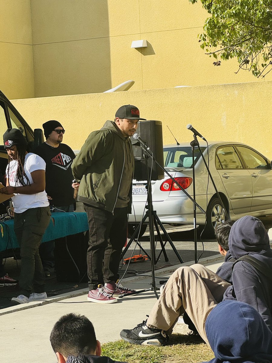 CTE_LLearningLA's tweet image. South East DREAMS Magnet #LinkedLearning Engineering Design Pathway students got a visit from Street Poets Inc. and had the chance to hear from real poets and even recite poetry themselves. @linked_learning @laschools