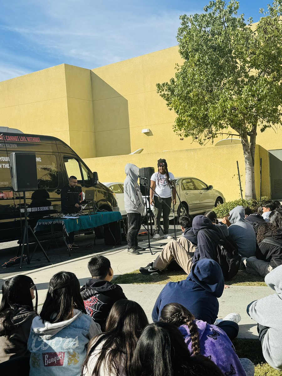 CTE_LLearningLA's tweet image. South East DREAMS Magnet #LinkedLearning Engineering Design Pathway students got a visit from Street Poets Inc. and had the chance to hear from real poets and even recite poetry themselves. @linked_learning @laschools