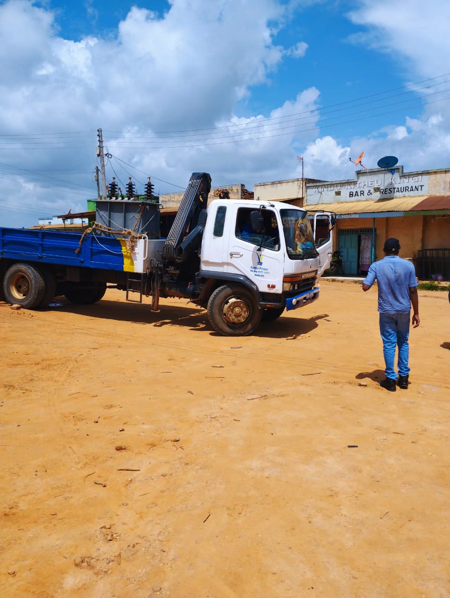 MBUMBUNI TOWN TRANSFORMER REPLACED, POWER RESTORED. My team together with @KenyaPower engineers have replaced a transformer at Mbumbuni town after the transformer was destroyed by the ongoing heavy rains. The business people and the community had raised the issue with my office