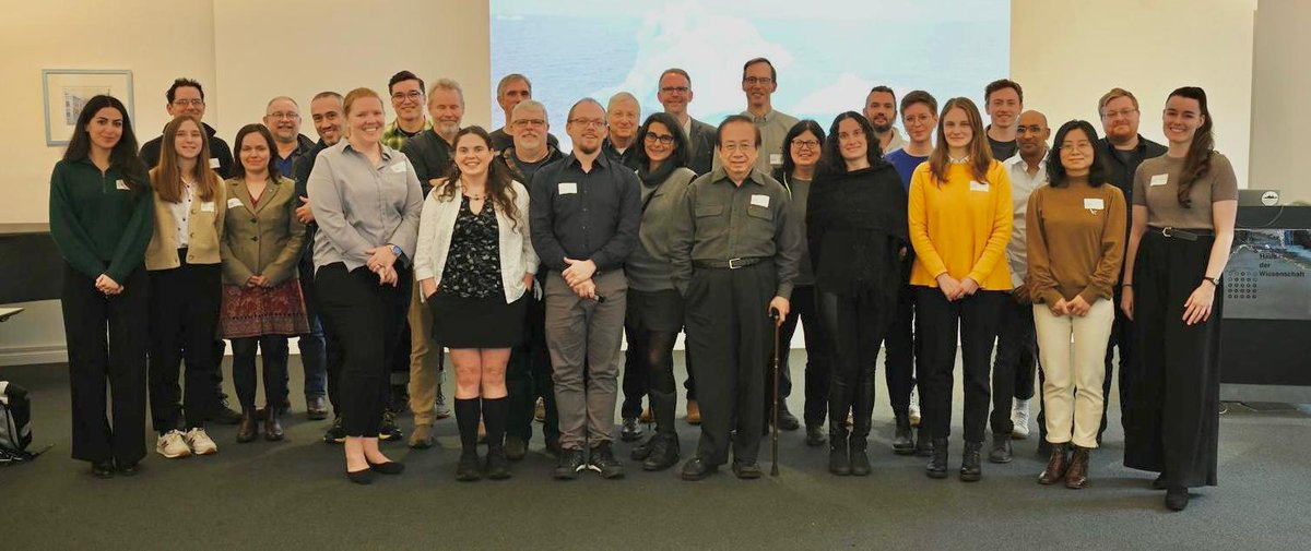 🙌 And that’s a wrap!

On the final day of the 5th Arctic-Antarctic &amp; North Pacific #Mapping Meeting participants enjoyed a tour of <a href="/AWI_Media/">AWI Media</a> - the biggest institution for polar and #ocean research and #science in Germany 🇩🇪