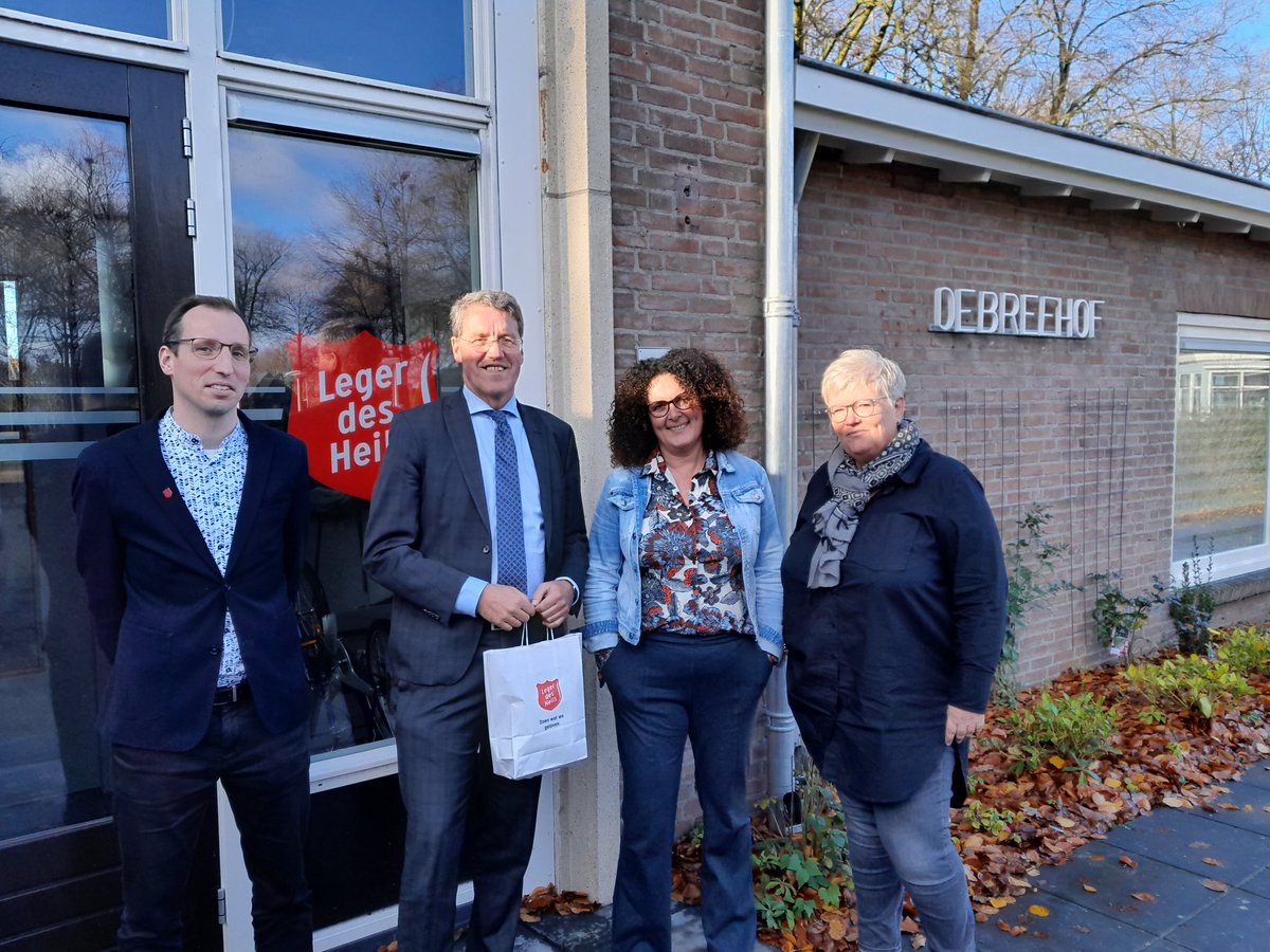 Burgemeester <a href="/evoosterhout/">Eric van Oosterhout</a> bracht vandaag een bezoek aan locatie De Breehof in Nieuw Amsterdam. Hij kreeg een rondleiding en ging gesprek met bewoners. 

Het Leger des Heils kijkt terug op een waardevol bezoek en dankt de burgemeester voor zijn belangstelling! #Legerdesheils