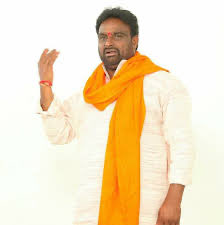 Vote for @BjpAchary
Achary Talloju Garu lost 5 times but he not only stayed committed to the party but was always available to help the people of Kalwakurthy. He lost by just 78 votes in 2014.
To defeat him KCR sent his MLC to Congress party & asked him to contest on INC ticket