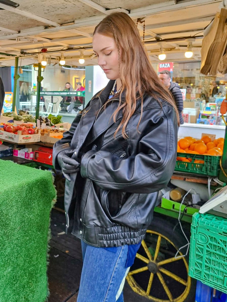 Slaying the oversized jacket like a boss 👸🏻 Introducing our new oversized leather jacket range, where style meets comfort in every stitch. boutiqueengland.com/collections/ov… #leather #leatherjacket #oversized #oversizedjacket #oversizedclothing #winter #leatherlove #bestjacket