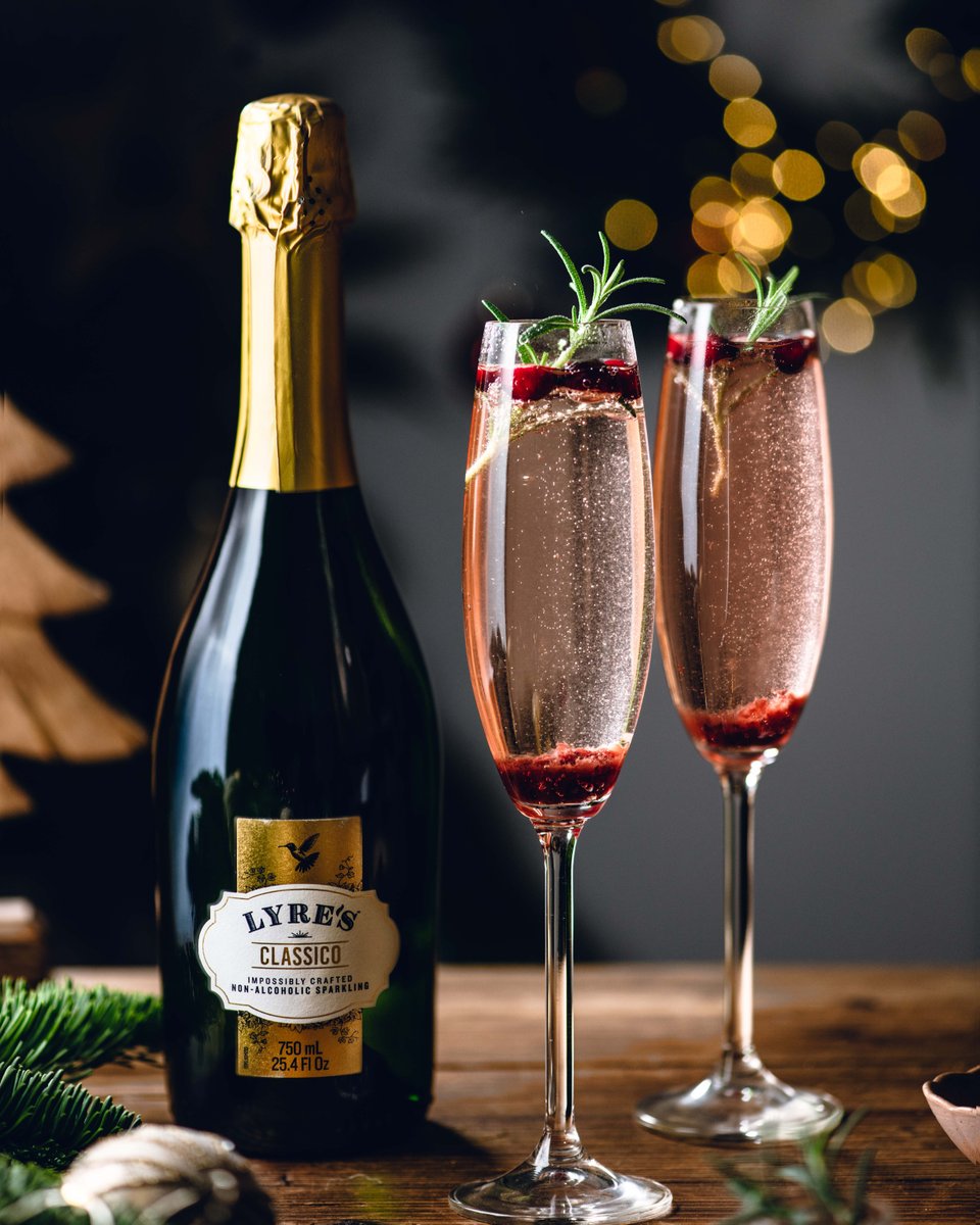 This festive season, let a bottle of our Classico Grande steal the spotlight in your celebrations! It adds bubbles, flavour, and elegance to every occasion. 🥂 It's the ultimate #nonalcoholic sparkling, perfect for creating moments that will sparkle in your heart. 💫