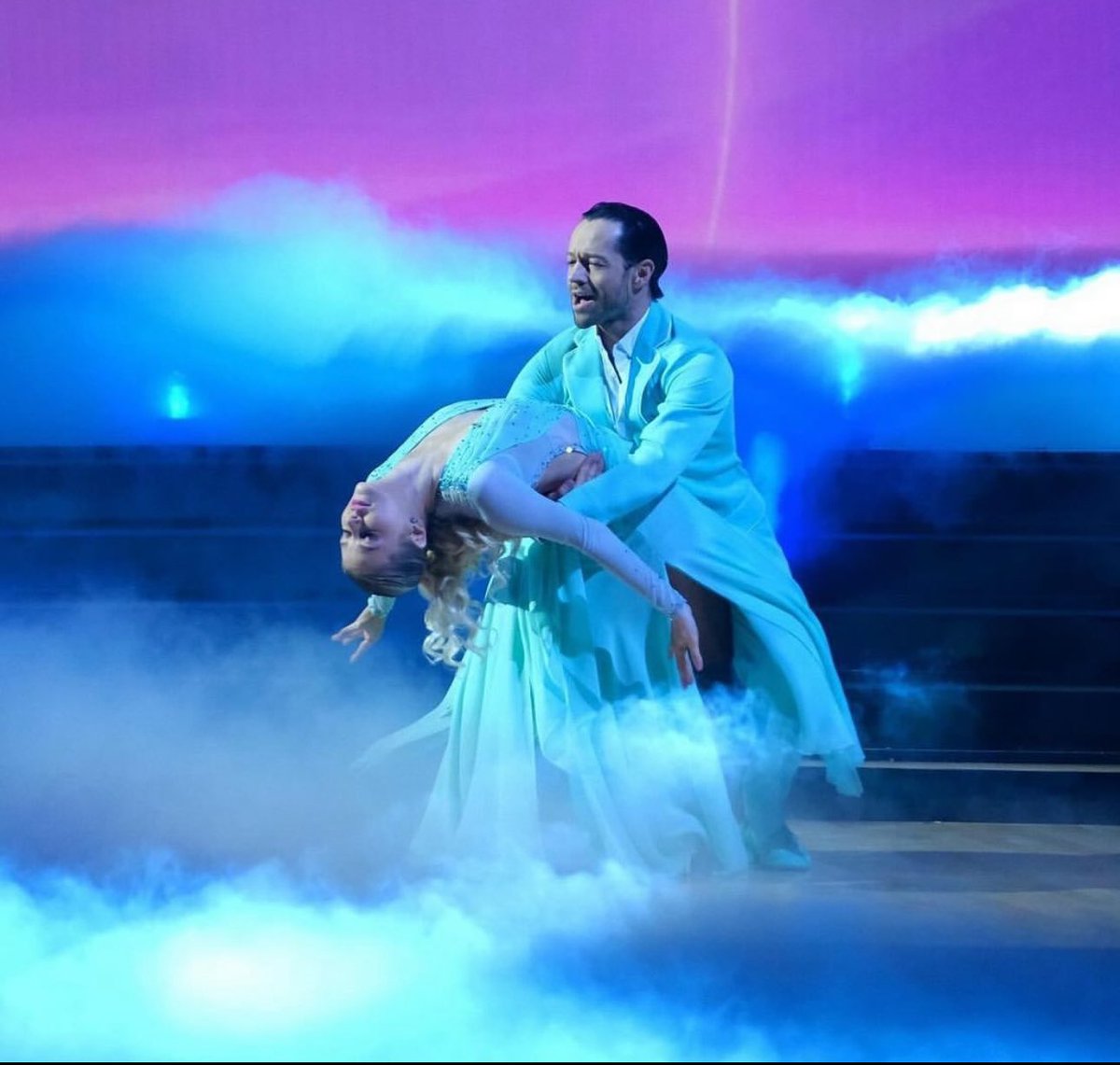 sur_rules's tweet photo. SHES A FINALIST #DWTS 
Make sure y’all vote for Ariana NEXT WEEK on the finale of DWTS. #PumpRules https://t.co/fTyx3VZkFZ