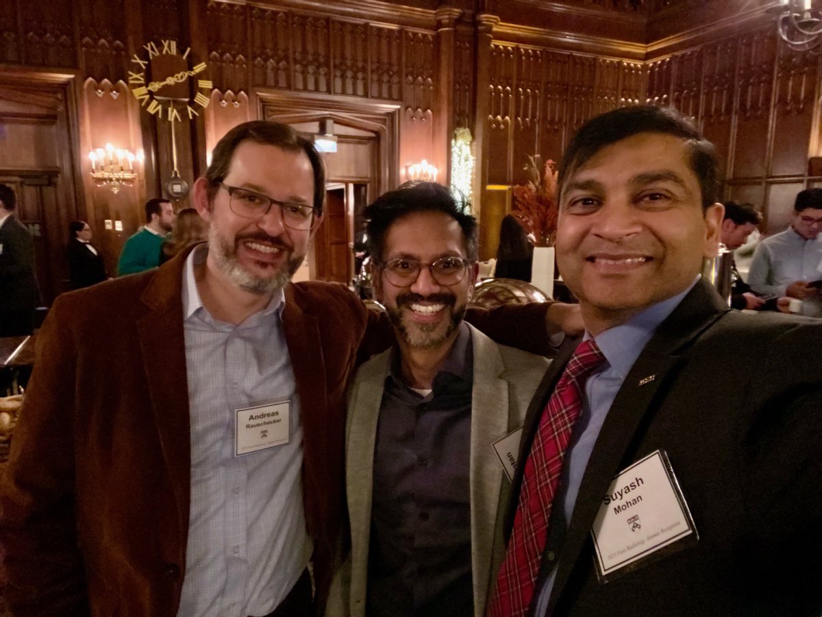 #AI is cool and all, but what really makes #RSNA2023 great is the people. Great catching up with old friends. ⁦@PennRadiology⁩ ⁦@drsuyash⁩