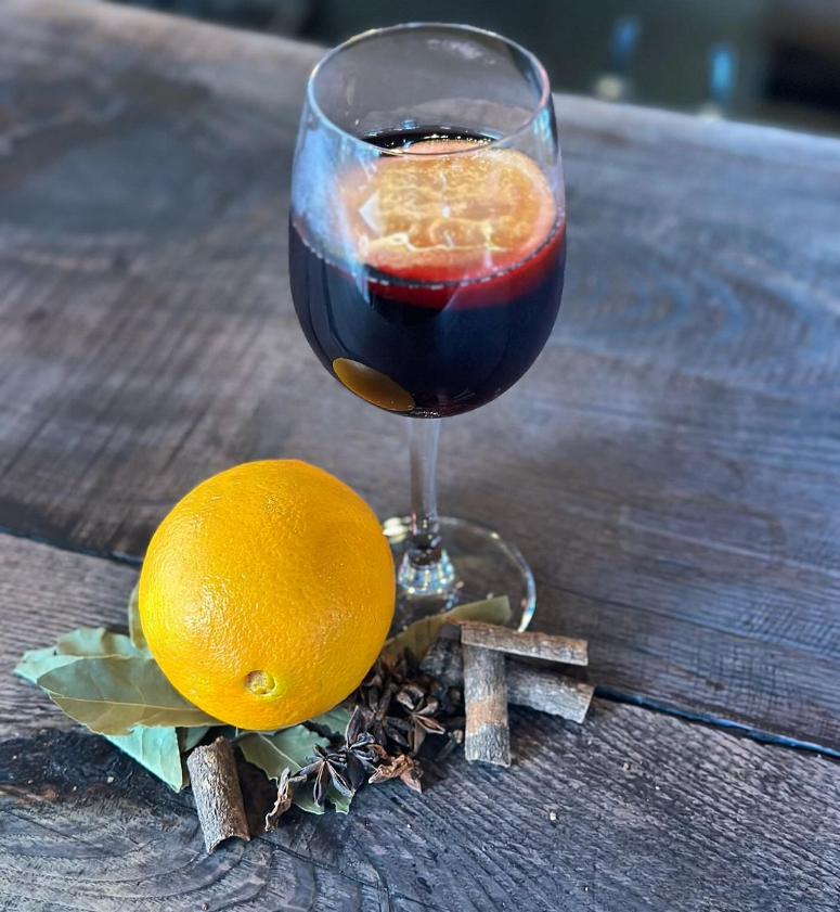 ThePantiles's tweet photo. Indulge in a rich symphony of flavours – Framptons' mulled wine is infused with bay leaves, cinnamon, star anise, cloves and oranges. 🍷✨ 

Elevate your sipping experience this festive season! 

#MulledWine #Framptons #ThePantiles https://t.co/xU0c2tcDBo