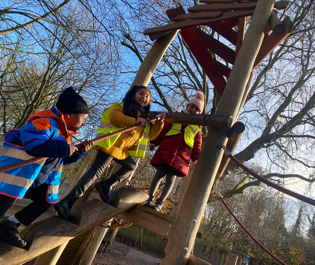 😊 Year 1 were so excited to reach @bhamwildpark! 😊 🍎 We had a little snack and play in the park to refuel before we searched for the animals. 🛝 @arktindal #TeamTindal #picnic