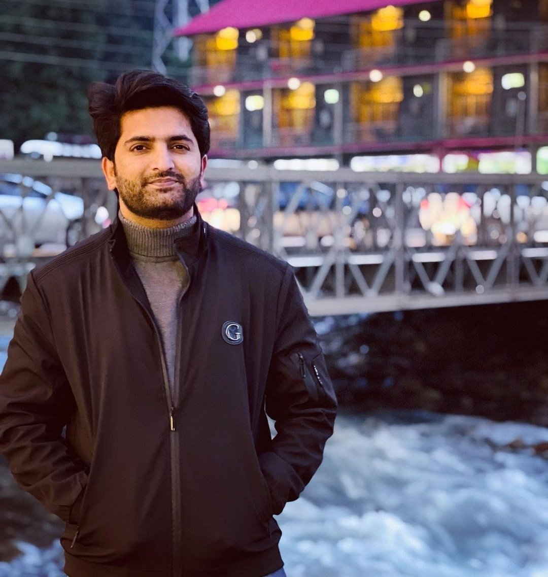 جیدار  لوگوں کے دل ابلتے  ہیں
 اور پھر کچھ عرصے مے پھٹ جاتے ہیں۔
#BilalPasha