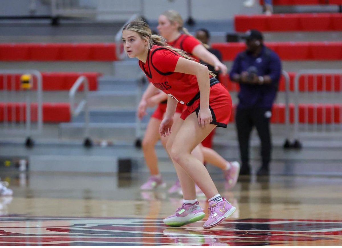 Elite 1st game starting performance for 2025 @kate_wiginton 27 pts 9 rbs 6 stls 3 ast …and the dub! Congrats Verdigris HS and Head Coach @Coach_MBuntin on the season opening win. #TeamTraeYoung ❄️❄️ #3SGB