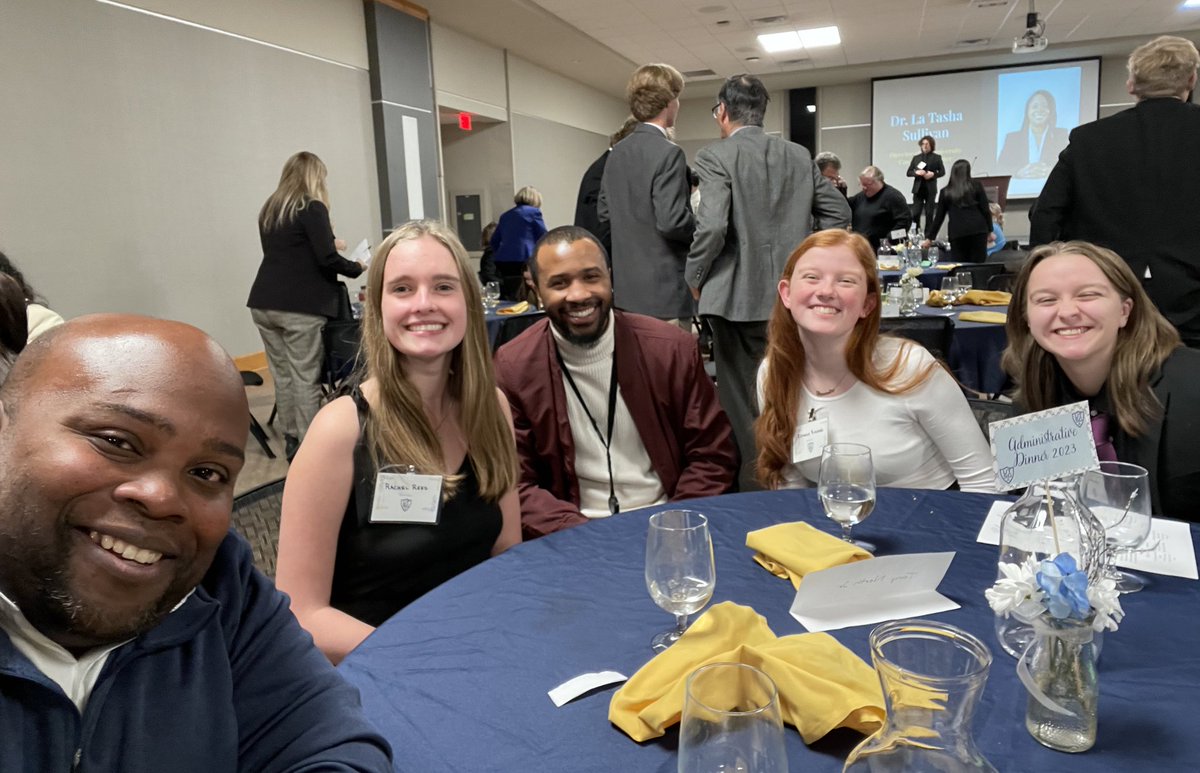 Thank you <a href="/UtoledoSG/">UToledo Student Government</a> for hosting last night’s Administrative Dinner!

Awesome to see so many student leaders interacting with <a href="/UToledo/">The University of Toledo</a> campus leadership in a casual setting!

The #TeamToledo spirit is alive &amp; well! 🚀📈