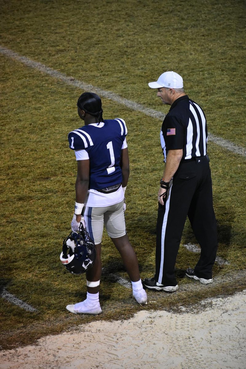 senior season stats 🔥🔥

8 games played
4 INT 
12 PBU’s 
26 Tackles  
No td’s allowed!!