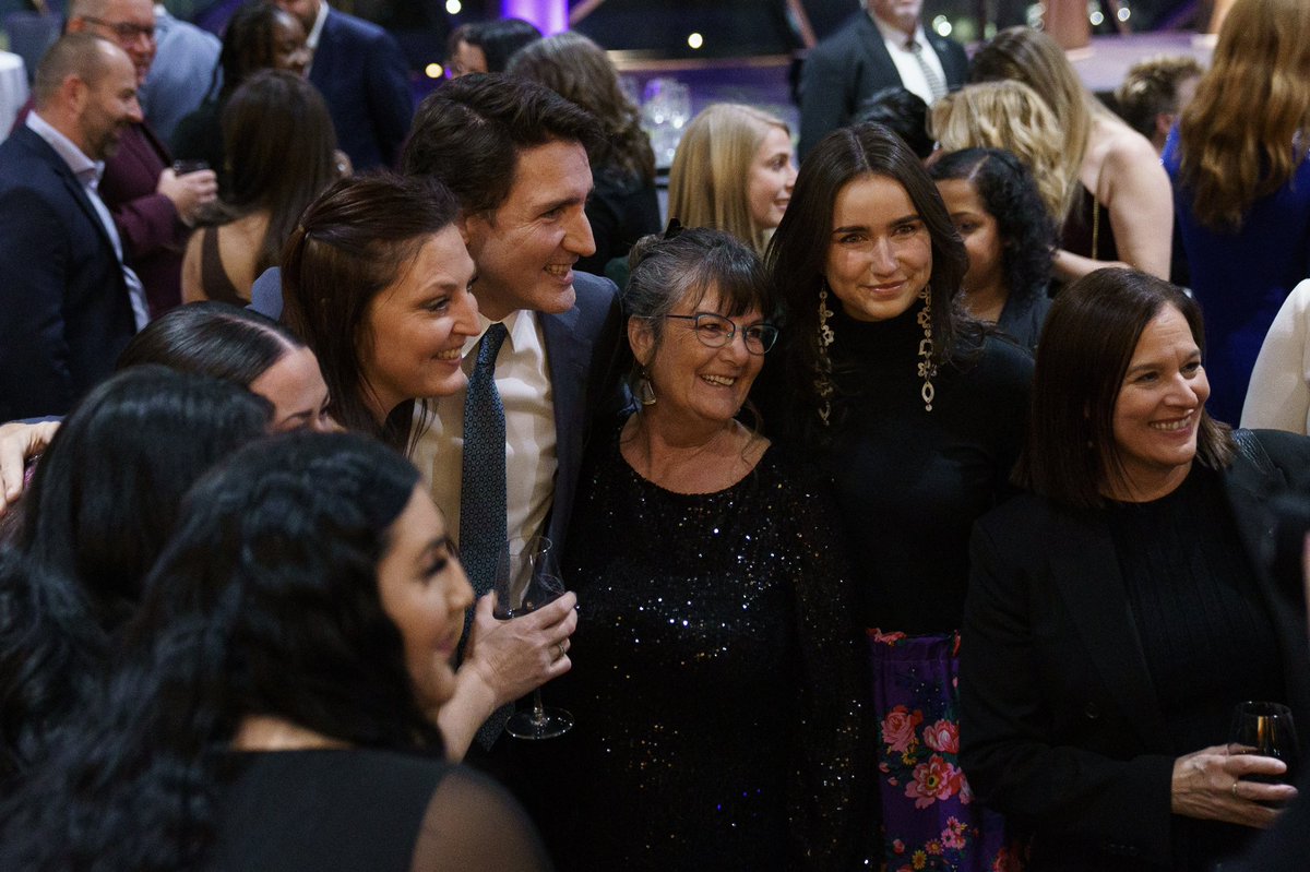 Justin Trudeau tweet media