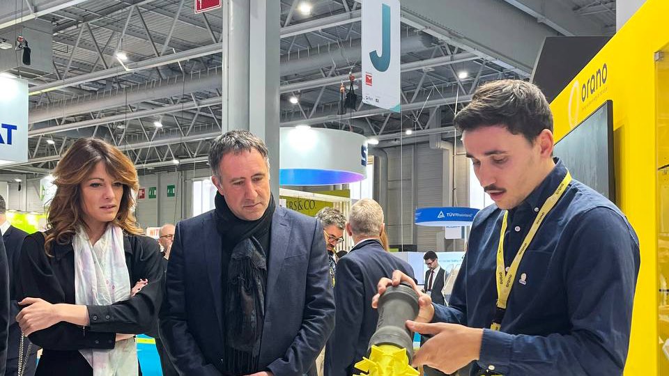 Échange avec les acteurs du #nucléaire à la #WNE2023, qui regroupe cette année plus de 700 acteurs ! Bravo et merci à tous les salariés de la filière et aux étudiants qui la rejoignent pour leur engagement au service de ce joyau industriel dont nous devons être fiers. 🇫🇷⚛️