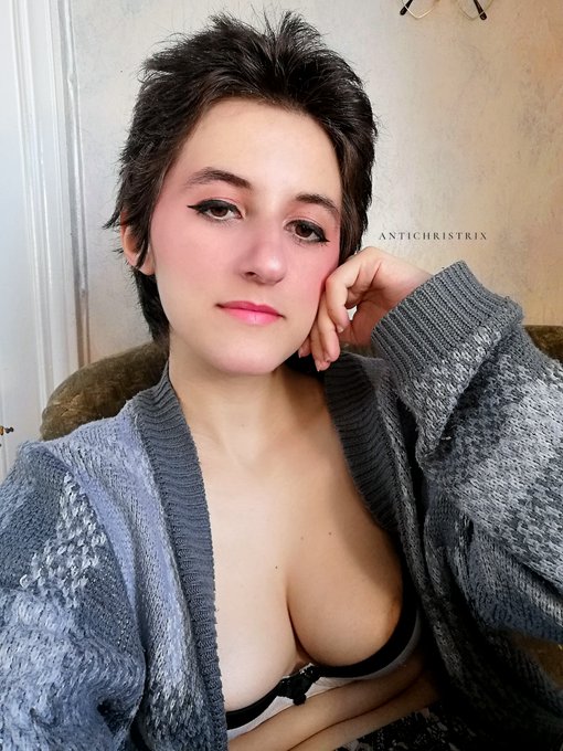 Not doing anything, just chilling 😎 https://t.co/6G8QyFiSRh<a href="/tag/onmfc"class="tags"><span>#onmfc</span></a>