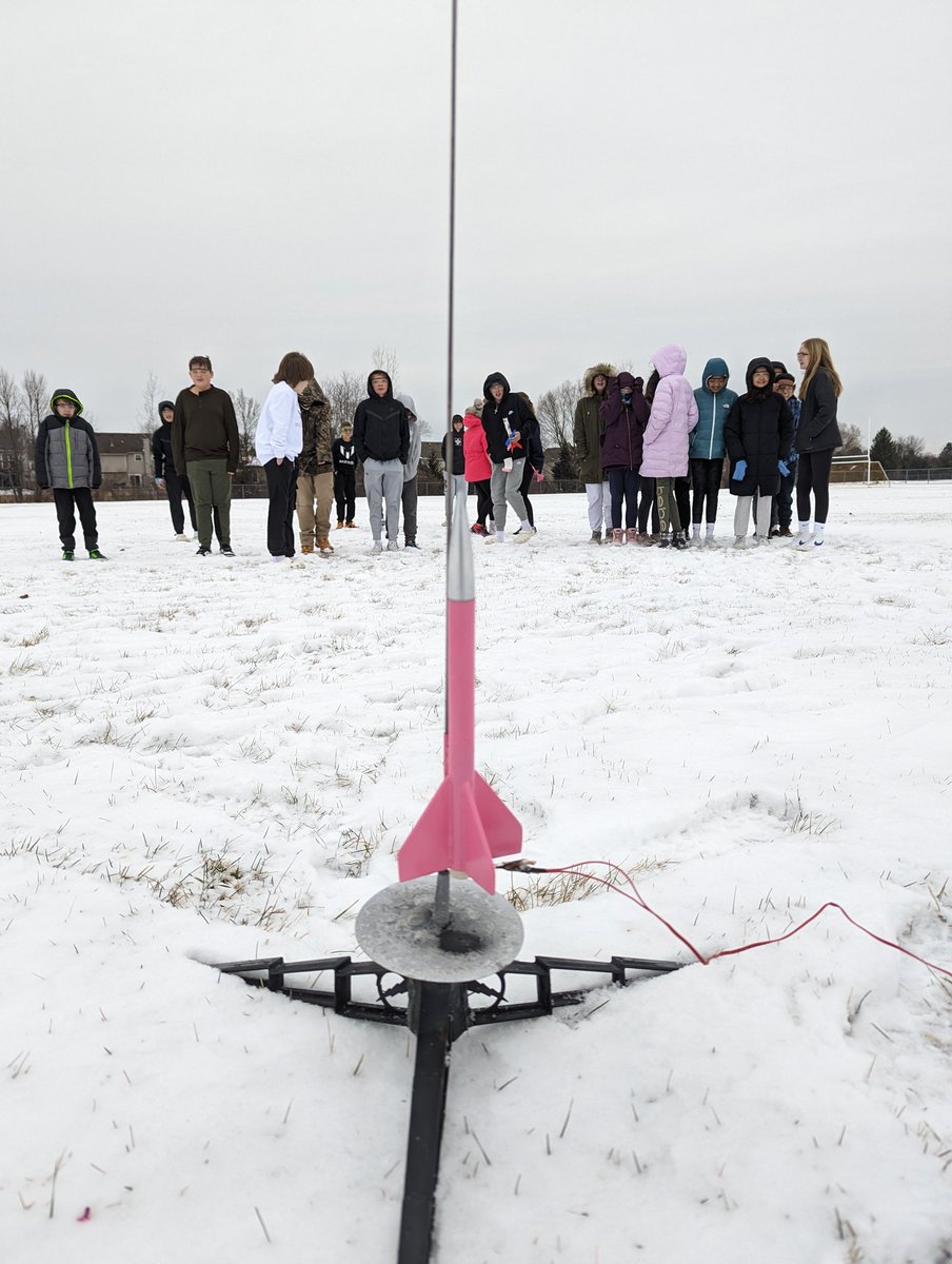 FranseeTech's tweet photo. Rocket launches TODAY in 6th grade Tech Ed! #CMSTechEd #CMSRockets https://t.co/NDCICzwb55