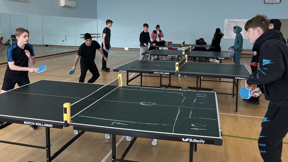 Mr Peat’s National 5 class demonstrating their knowledge of development approaches to improve their table tennis skills 👏🏼. Great use of repetition drills and target practices🏓