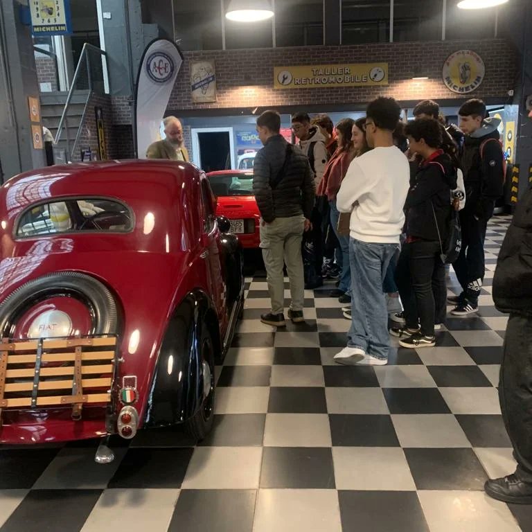 EllacuriaB's tweet photo. Gaur gure #Batx1 eko Automozio ikasleek @retromobile ikusteko aukera paregabea izan dute. Bertan, Iñakiri esker, automobilgintzaren historia hobeto ezagutu dute, baita izugarrizko autoak ere! 🚗🚗🚗
#ellacuriazurbaran #irteerak #automozioa #gogoakutsatubihotzakhezi💝✒️📖 https://t.co/WV6o9wUPcR