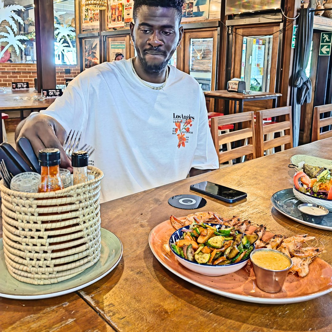 Opencharge's tweet photo. Hungry for a delicious meal?
#prawnspecial #mozambikTHE BEST prawns you’ll ever have @mozambikrestaurants

Live 100 with @opencharge
#live100 #opencharge https://t.co/phFIQM8FfO