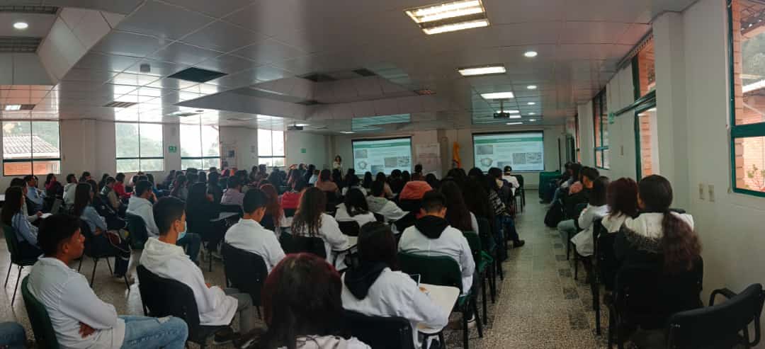 #EstaPasando hoy en Auditorio de nuestro Centro Nal MInero, este valioso evento donde compartimos resultados y logros alcanzados  por nuestros semilleros contado por sus Instructores Lideres y Aprendices. Gracias <a href="/PreciadoGaitan/">Jenny Andrea Preciado Gaitan</a> <a href="/RocioMonroy65/">Rocío Monroy</a> por su compromiso <a href="/JorgeELondonoU/">Jorge Eduardo Londoño Ulloa</a>