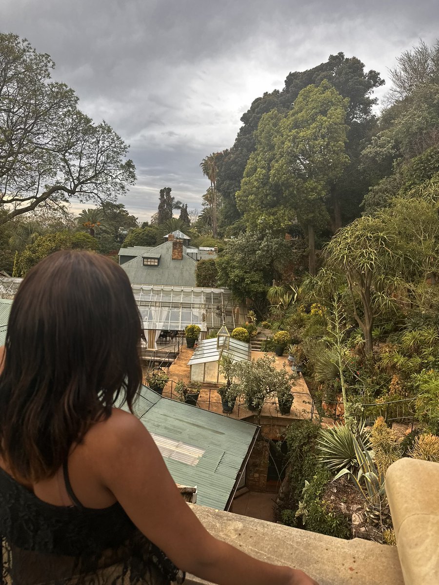 MoratuaNM's tweet photo. Overlooking at my guests on my wedding day as a millionaire #cellcmillionairesclub #therewillbesigns https://t.co/zQRn8FOuda