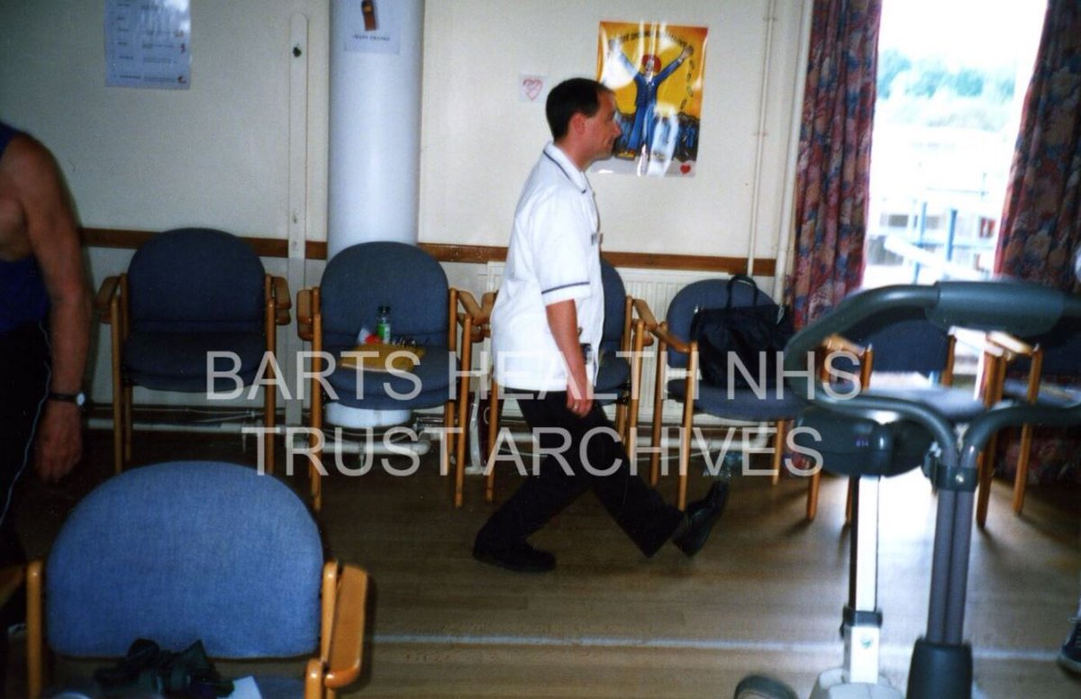 BHAandM's tweet photo. From our collection of Harefield Hospital physiotherapy photographs, a therapist demonstrates a hamstring stretch by putting one leg out straight whilst bending the other knee
#EYA #EYAUnique #uKneeQue #Physiotherapy @RBandH https://t.co/sXpEb1uMvo