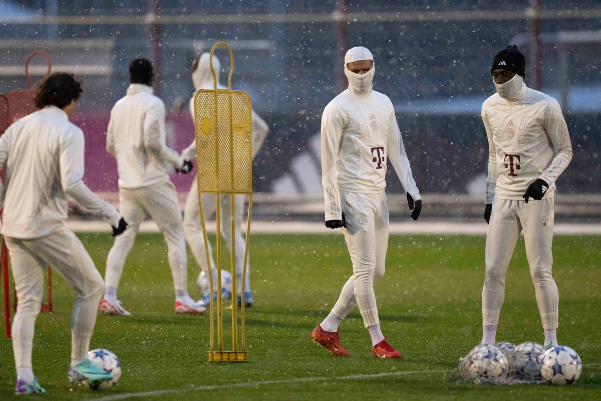 fc bayern x adidas /// tiro23 winterized

"yoo sıcak."