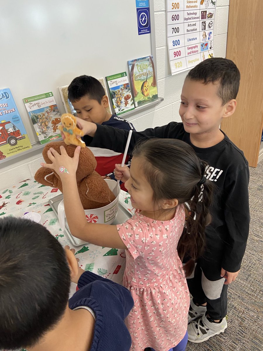 BES Eagles ❤️ Gingerbread stories! ⁦@BraddockElem⁩ ⁦@FCPSRegion6⁩ ⁦@FCPS_LIS⁩