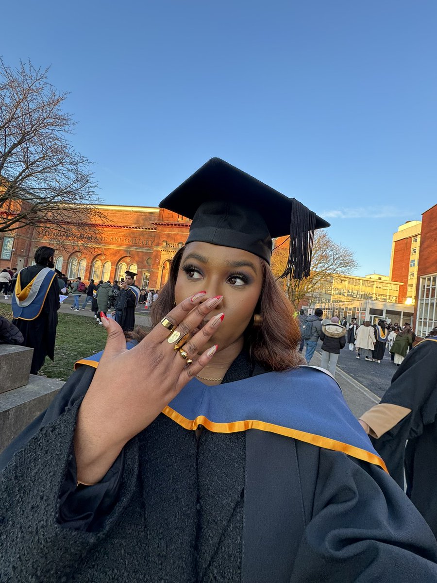 iamyeychii's tweet image. Ooops! I got another degree