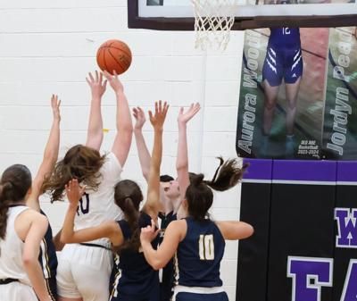 Rayna Welsch accounted for almost half of Memorial's scoring against River Falls in a blowout win. buff.ly/46CwhCs
