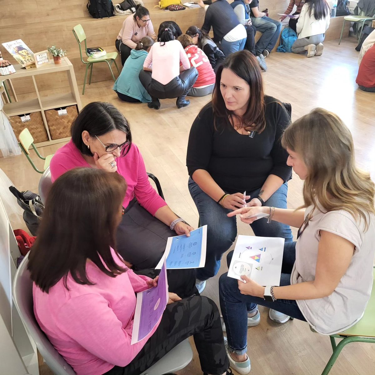 ESCmariafortuny's tweet image. 🤔 Com dissenyem processos d'aprenentatge significatius i amb sentit?
🌿 En reflexionem  a través del Tetraedre de l'aprenentatge amb sentit en la 4a sessió del #ProgramaFAIG de @cesirecat

#EscolaMariàFortuny #XEPR #Reus #AprenentatgeXprojectes #AprendreFent