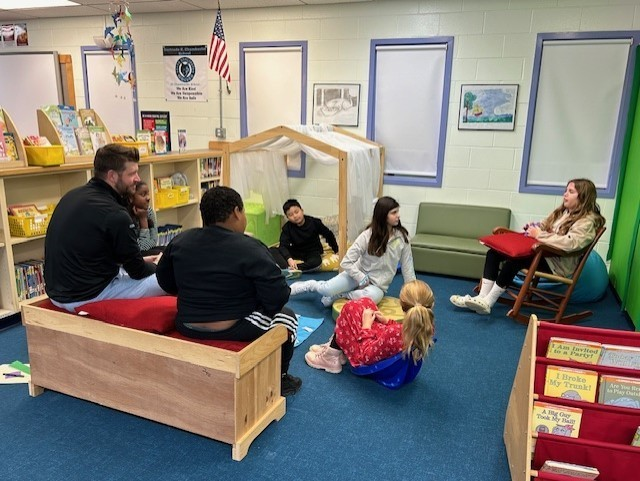 Holly Rouelle tweet media