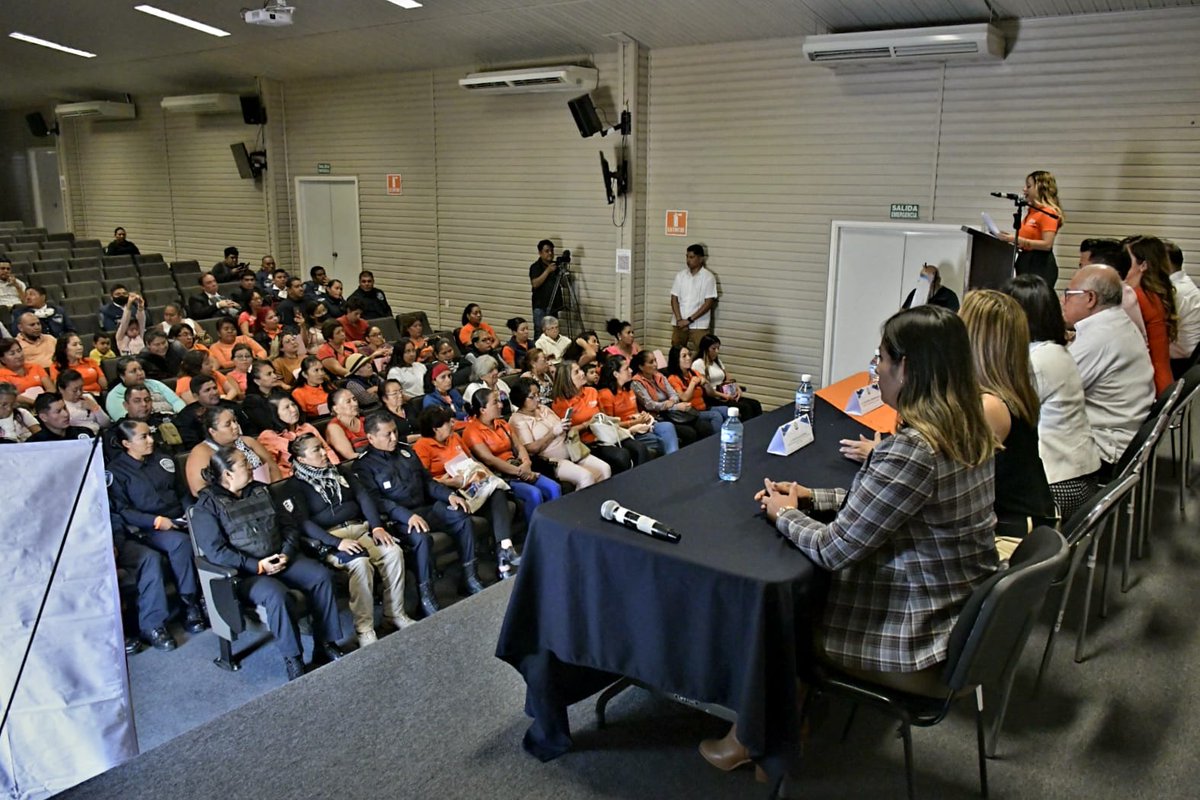 GobiernoMorelos's tweet photo. Reconoce @CES_Morelos a 60 mujeres constructoras de paz que concluyeron talleres de autoempleo

https://t.co/6zMoJkqcHT https://t.co/svwfQm2MTL
