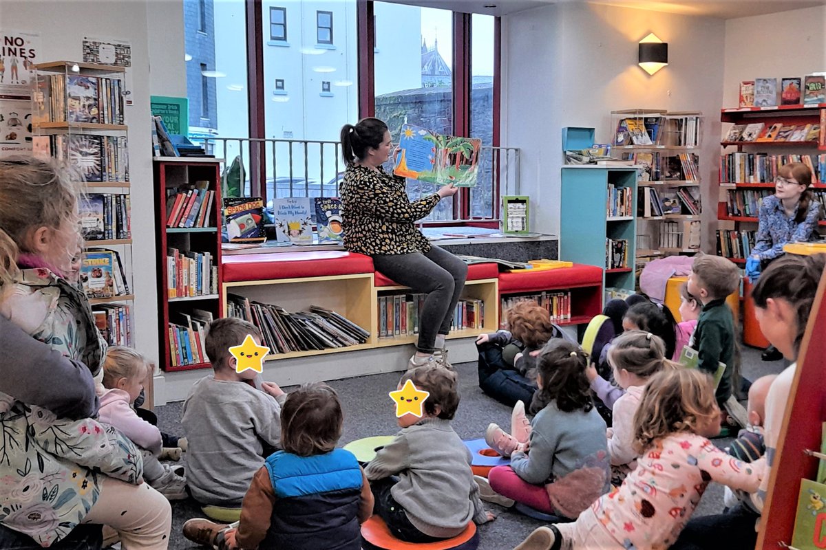 corkcolibrary's tweet image. Clonakilty Library had a great storytime &amp;amp; craft session last week where Oonagh &amp;amp; Grainne read some stories about our environment. We then learned how to make cute trees using recycled materials! #corkcountycutscarbon #makeonechange
#Iloveclonakilty