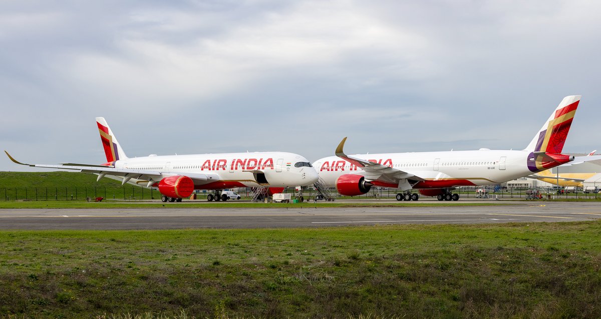 Frenchpainter's tweet image. Have you ever seen two #Airbus #A350 Air India side by side? 😄 #AvGeek #India